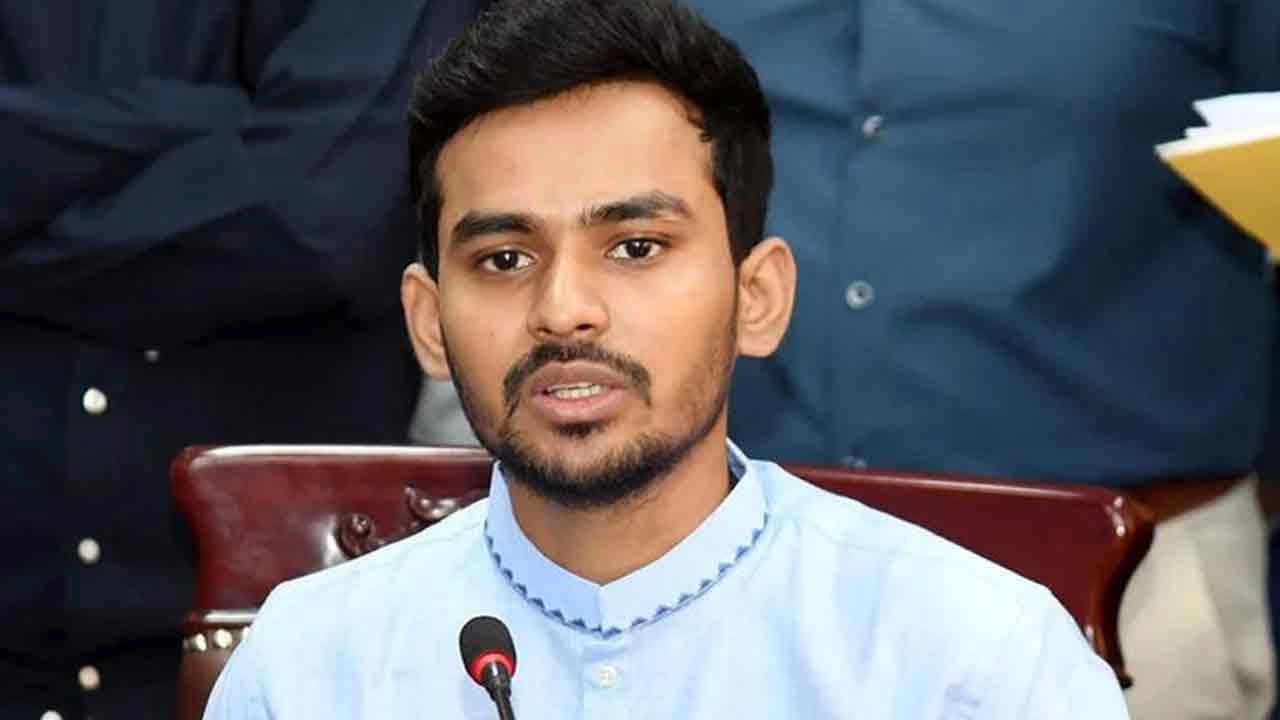 মধ্যরাতে গভর্নর নিয়ে আসিফ মাহমুদের ফেসবুক পোস্ট