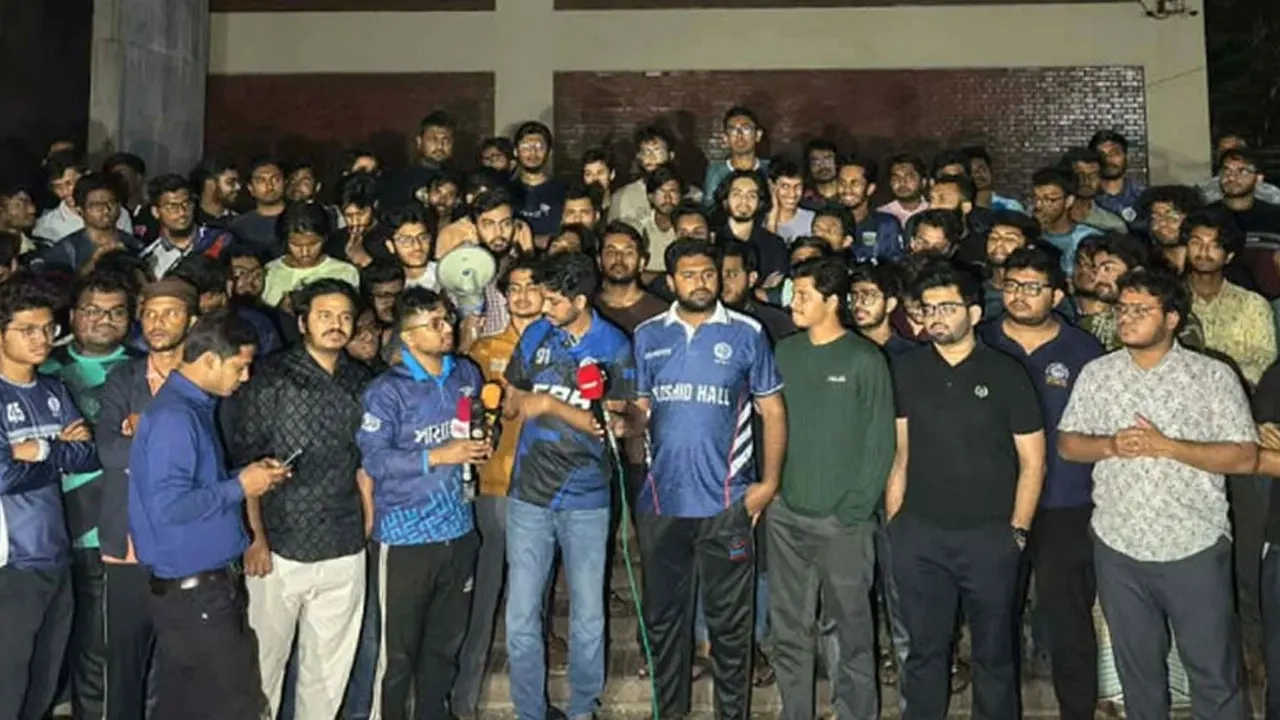 গতকাল বুধবার (২৫ ফেব্রুয়ারি) দিবাগত রাত ১টার দিকে বুয়েট শহীদ মিনারের সামনে বিক্ষোভ করে শিক্ষার্থীরা