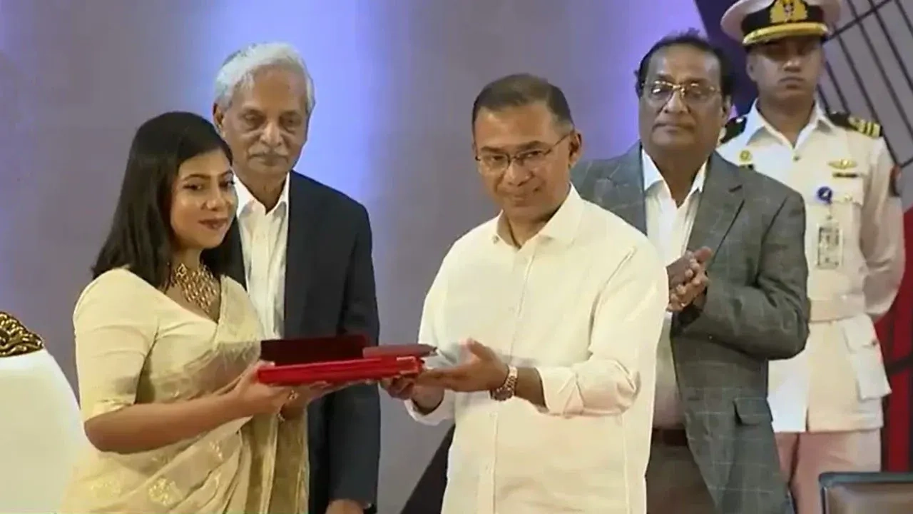 একুশে পদক তুলে দিলেন প্রধানমন্ত্রী তারেক রহমান