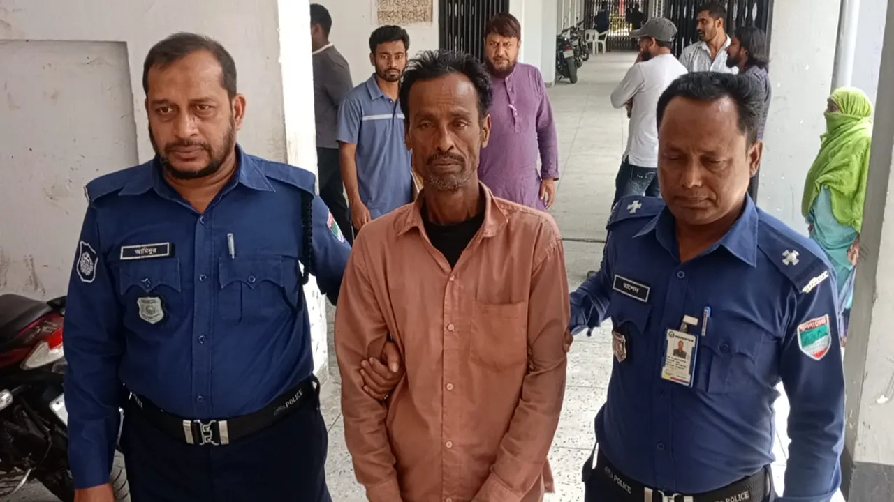 আদালত প্রাঙ্গনে স্ত্রী হত্যার অভিযুক্ত স্বামী রেজাউল ইসলাম