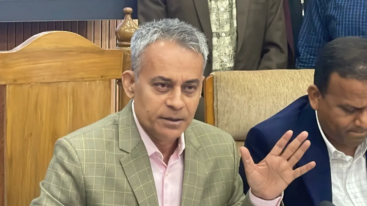 সড়ক-রেল ও নৌ পরিবহন মন্ত্রী শেখ রবিউল আলম