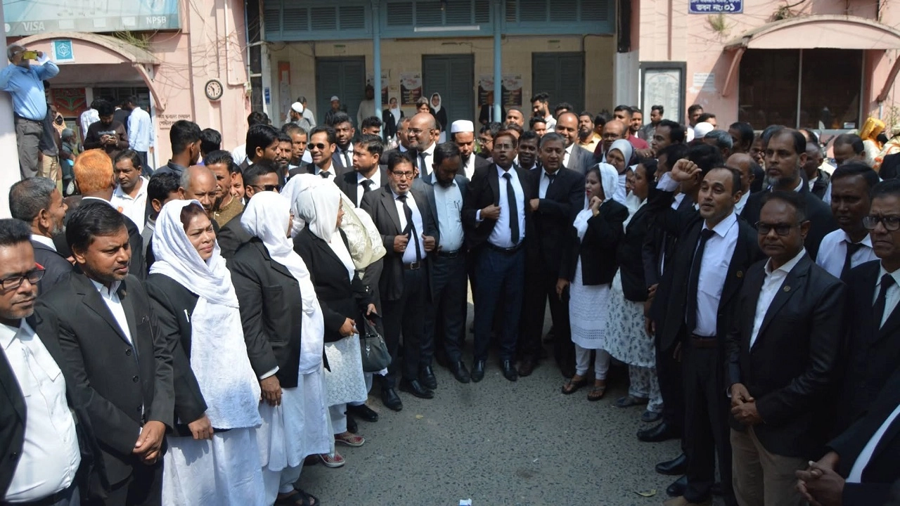 আইনজীবীদের আদালত বর্জন কর্মসূচি