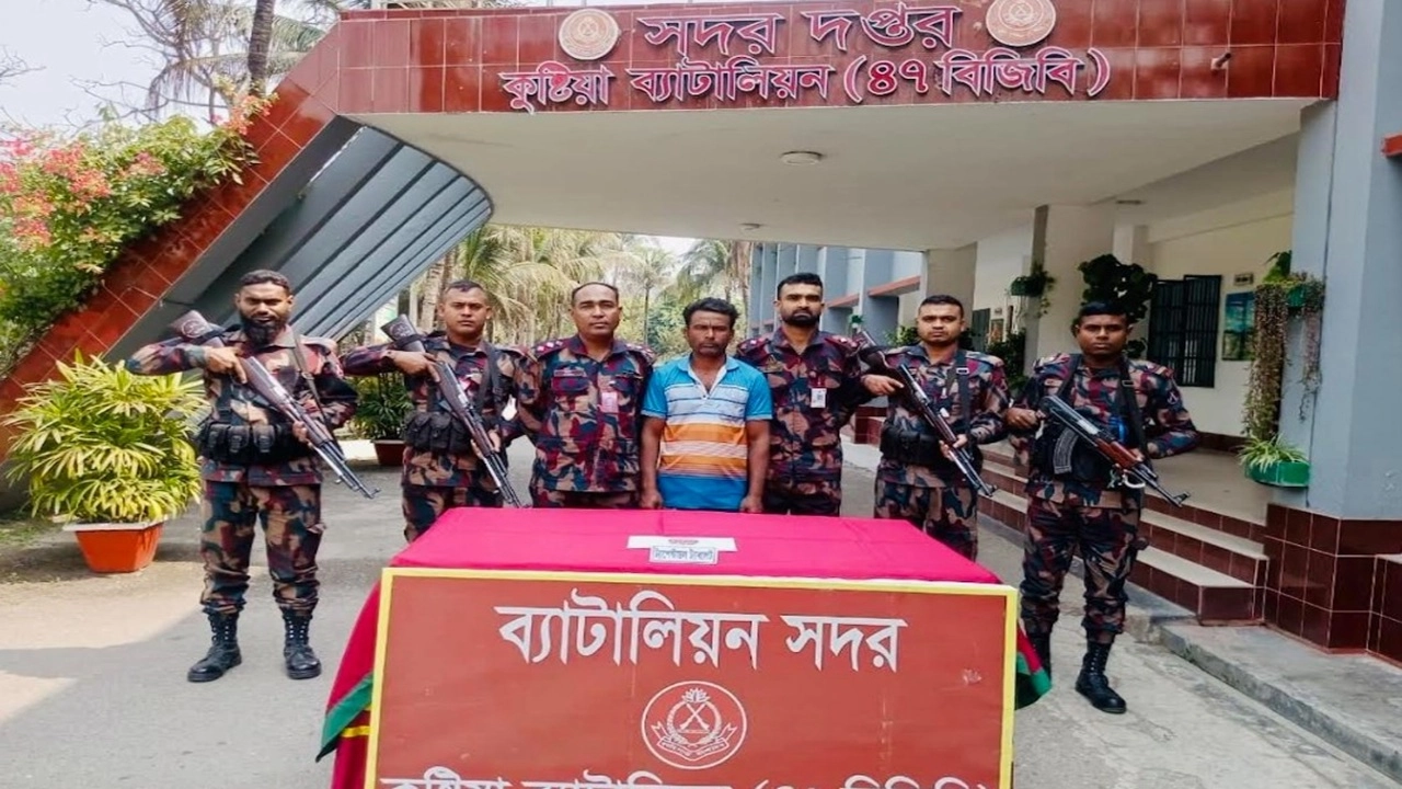 কুষ্টিয়া সীমান্তে প্রায় ৪২ লাখ টাকার চোরাচালানী মালামাল ও মাদক উদ্ধার