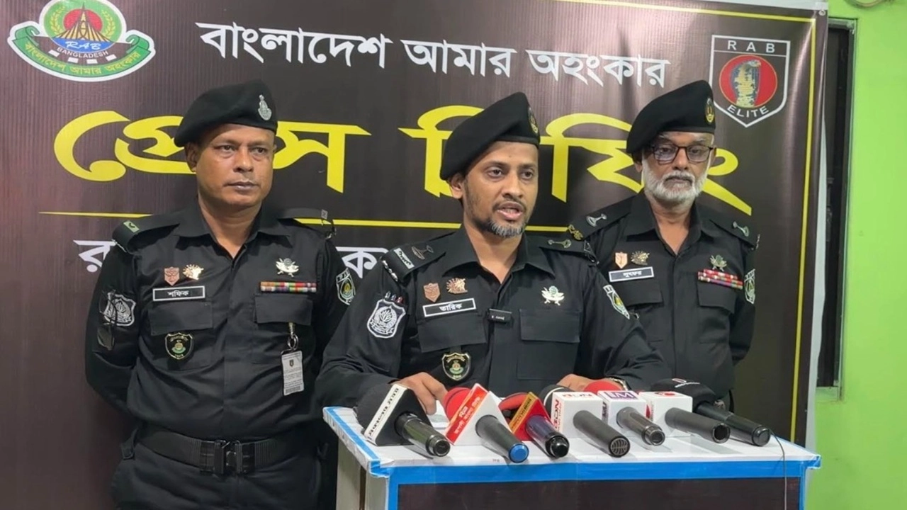 কিশোর শ্রমিক সজিব শরীফকে হত্যার চাঞ্চল্যকর ঘটনায় মূল অভিযুক্ত রিহাত শেখ ওরফে হাকিম (২২)-কে গ্রেপ্তার করেছে র‌্যাব-১০। 