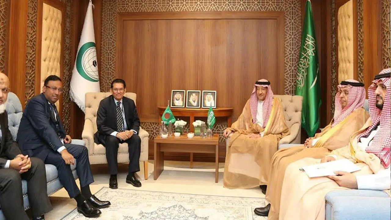 ওআইসি নেতৃবৃন্দের সাথে বৈঠকে পররাষ্ট্রমন্ত্রী খলিলুর রহমান ।। ছবি: সংগৃহীত