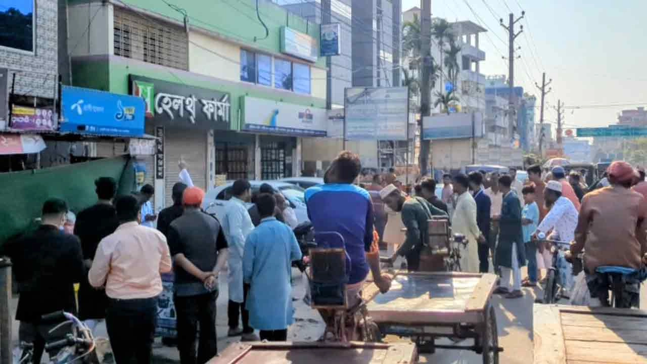 সাতক্ষীরা শক্তিশালী ভূমিকম্পে সাধারণ মানুষের মধ্যে আতঙ্ক