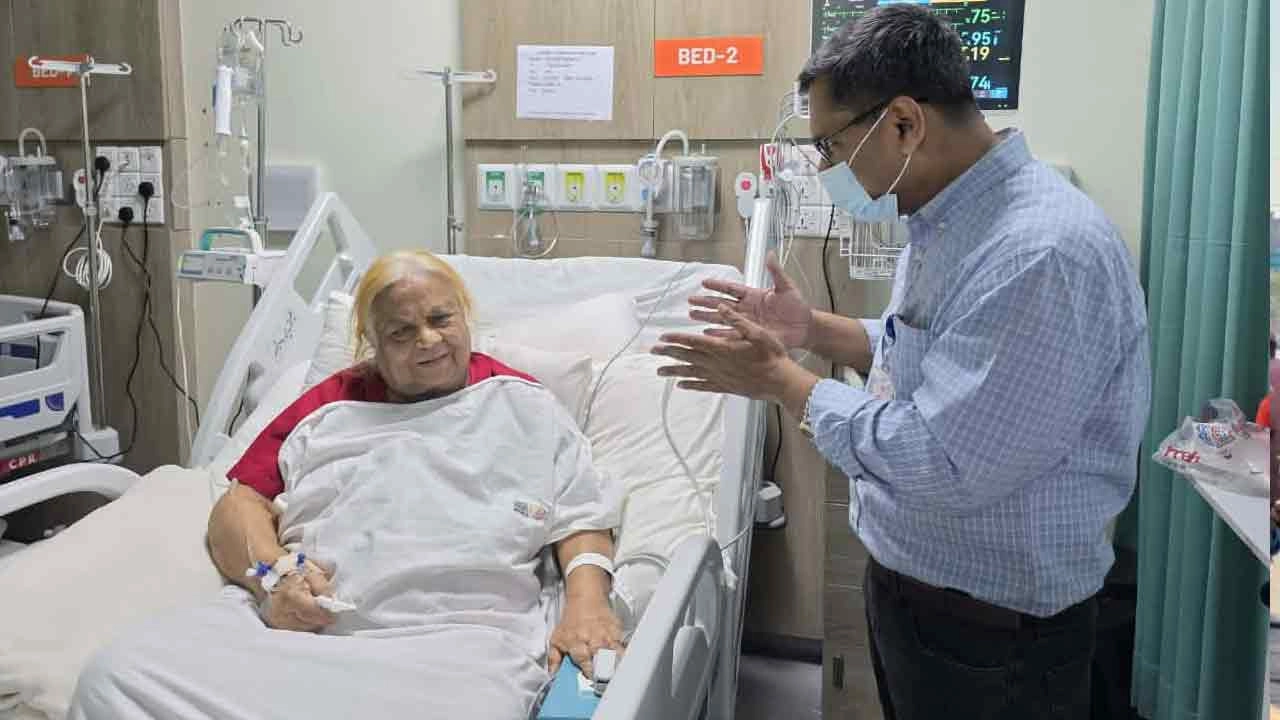 বেগম সেলিমা রহমানকে দেখতে প্রধানমন্ত্রীর সহকারী ব্যক্তিগত চিকিৎসক ডা. আ ন ম মনোয়ারুল কাদির বিটু