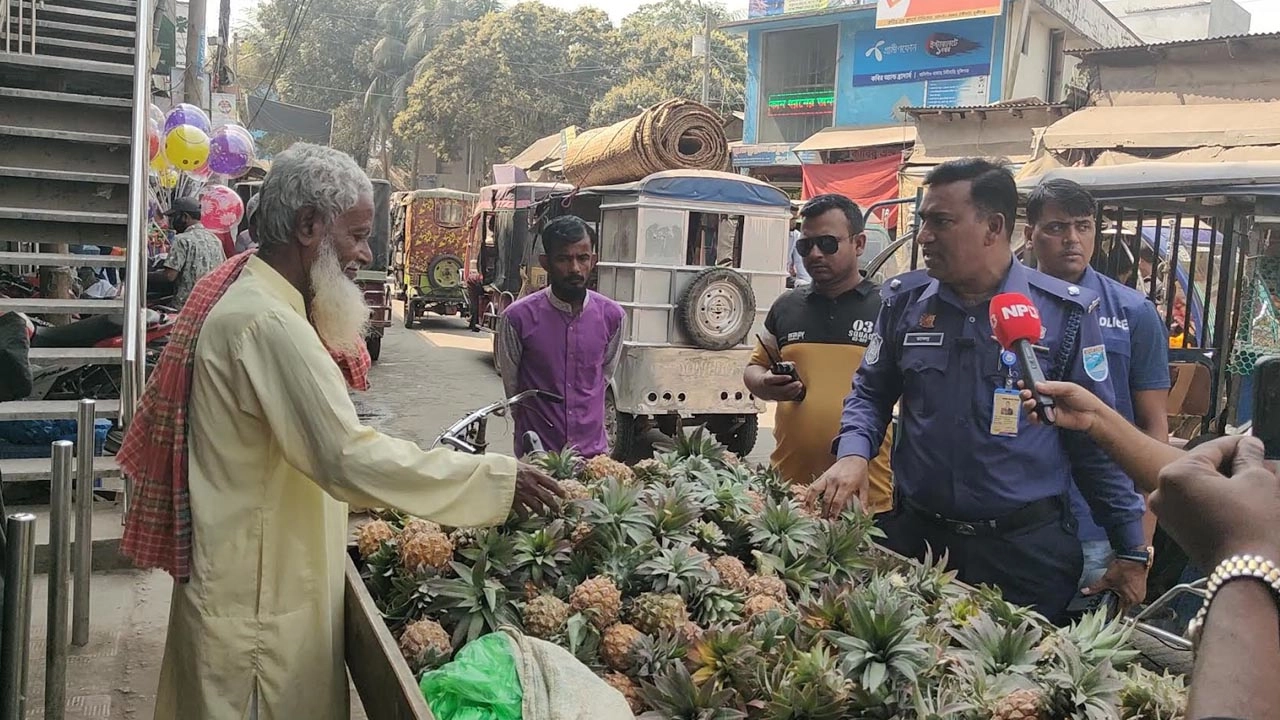 বালিগাঁও বাজারে যানজট নিরসনে অভিযানে ওসি