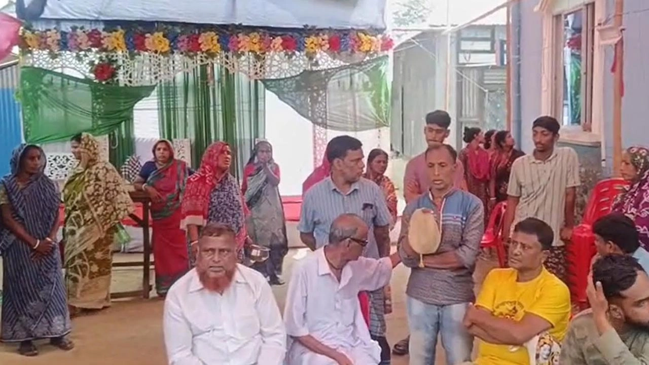 রায়েরকান্দি গ্রামের নমপাড়ায় বিয়ে বাড়ি।