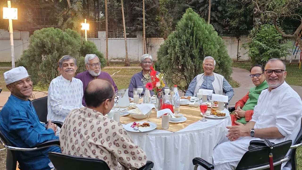 ড. ইউনূসসহ সদ্য বিদায়ি উপদেষ্টাদের একাংশ। ছবি: সংগৃহীত