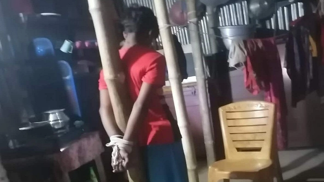সন্তানকে খুঁটিতে বেঁধে নির্যাতন