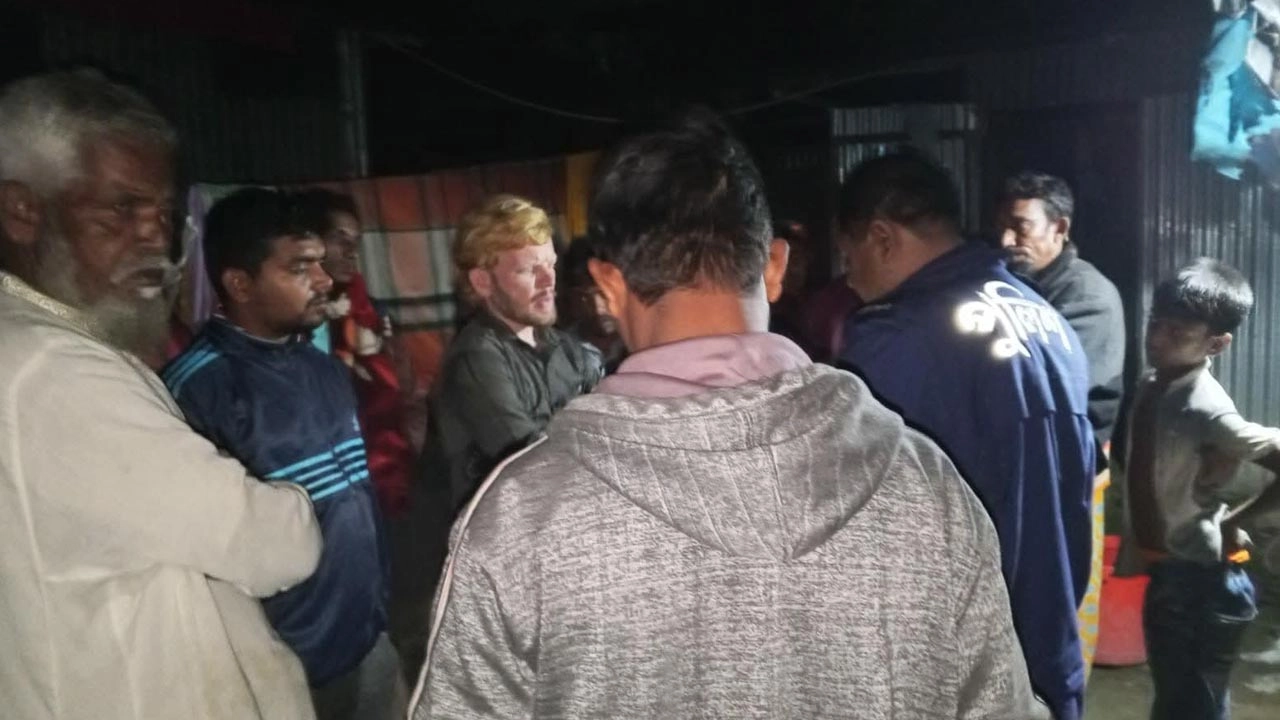 ইভটিজিংয়ে বাধা দেওয়াকে কেন্দ্র করে সংঘর্ষ