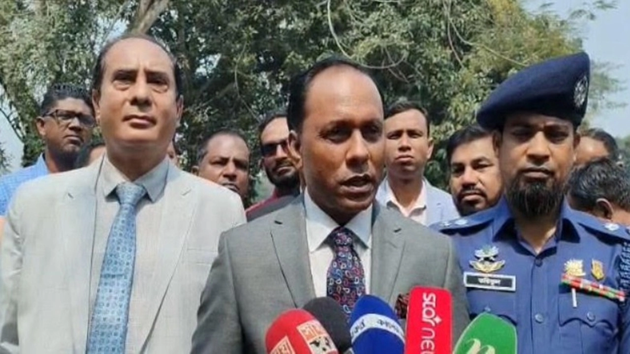 ভূমি প্রতিমন্ত্রী ব্যারিস্টার কায়সার কামাল।