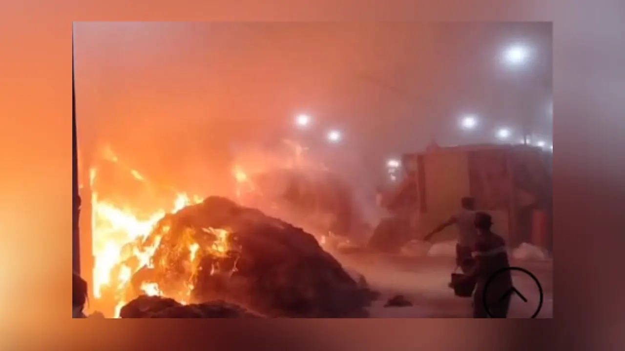 যশোরে জুট মিলে অগ্নিকাণ্ড, কোটি টাকার ক্ষতি