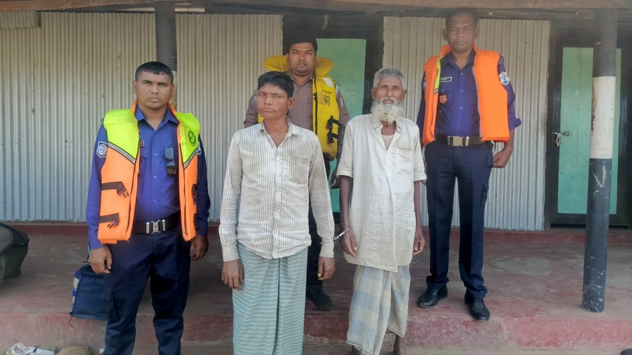 জাটকা মাছ ধরায় আটক