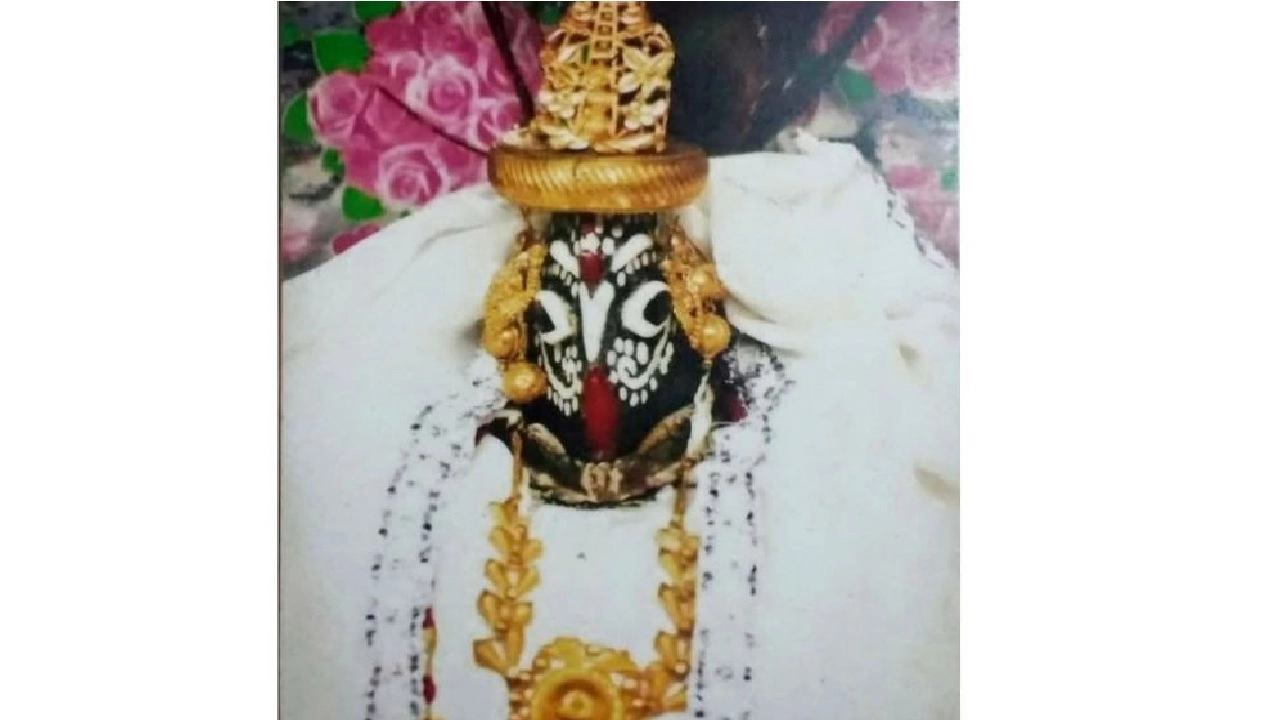 কষ্টি পাথরের গিরিধারী শিলা