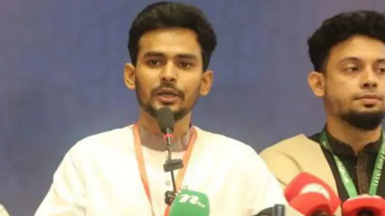 বক্তব্য রাখছেন জাতীয় নাগরিক পার্টির (এনসিপি) মুখপাত্র আসিফ মাহমুদ সজিব ভূঁইয়া