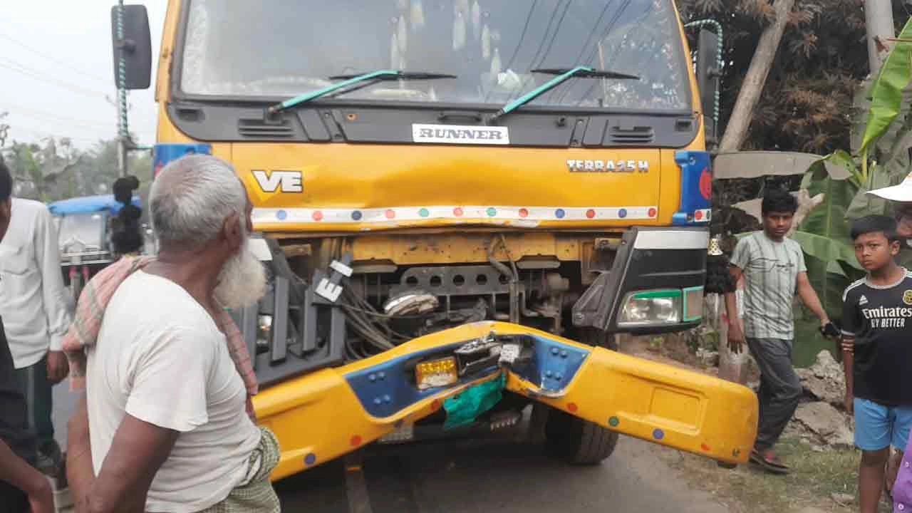 রাজবাড়ীতে ট্রাক ও মোটরসাইকেলের মুখোমুখি সংঘর্ষ