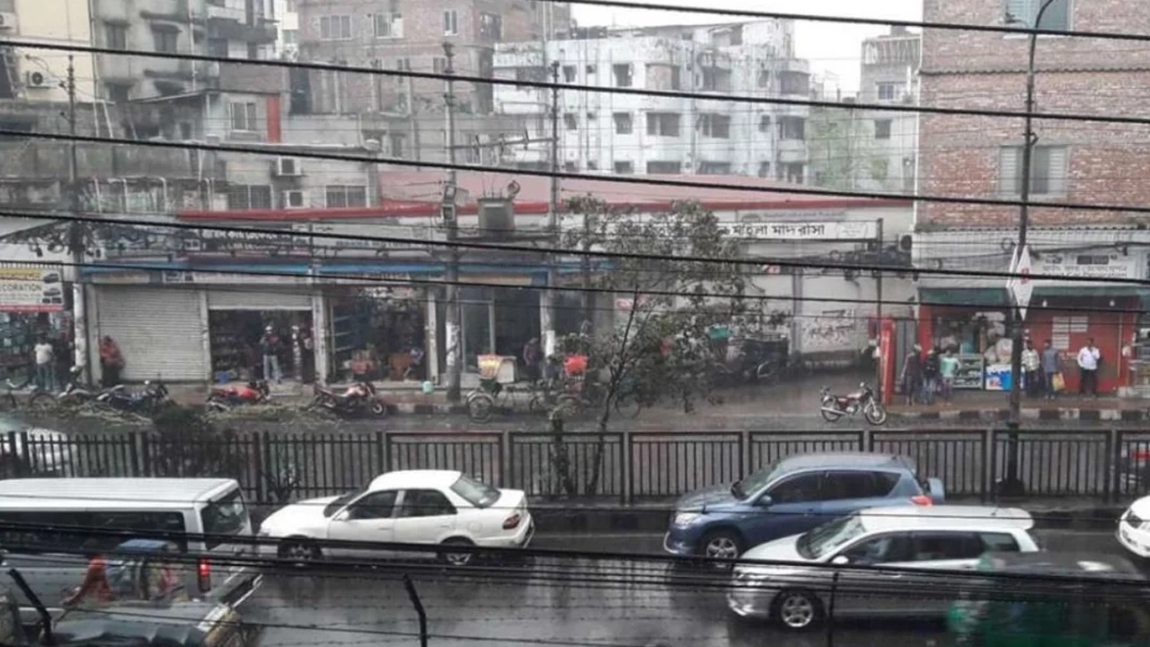রাজধানীতে মৌসুমের প্রথম বৃষ্টি ।। ছবি: সংগৃহীত