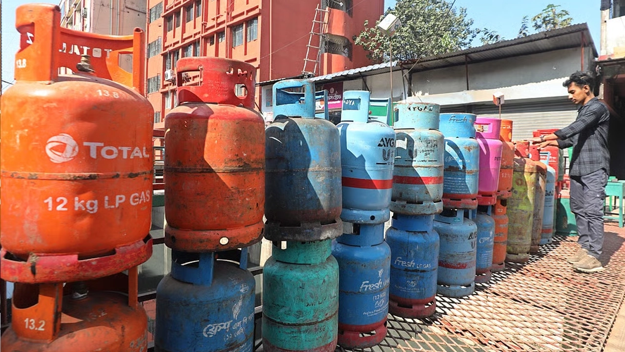 এলপি গ্যাস সিলিন্ডার।।  ফাইল ছবি