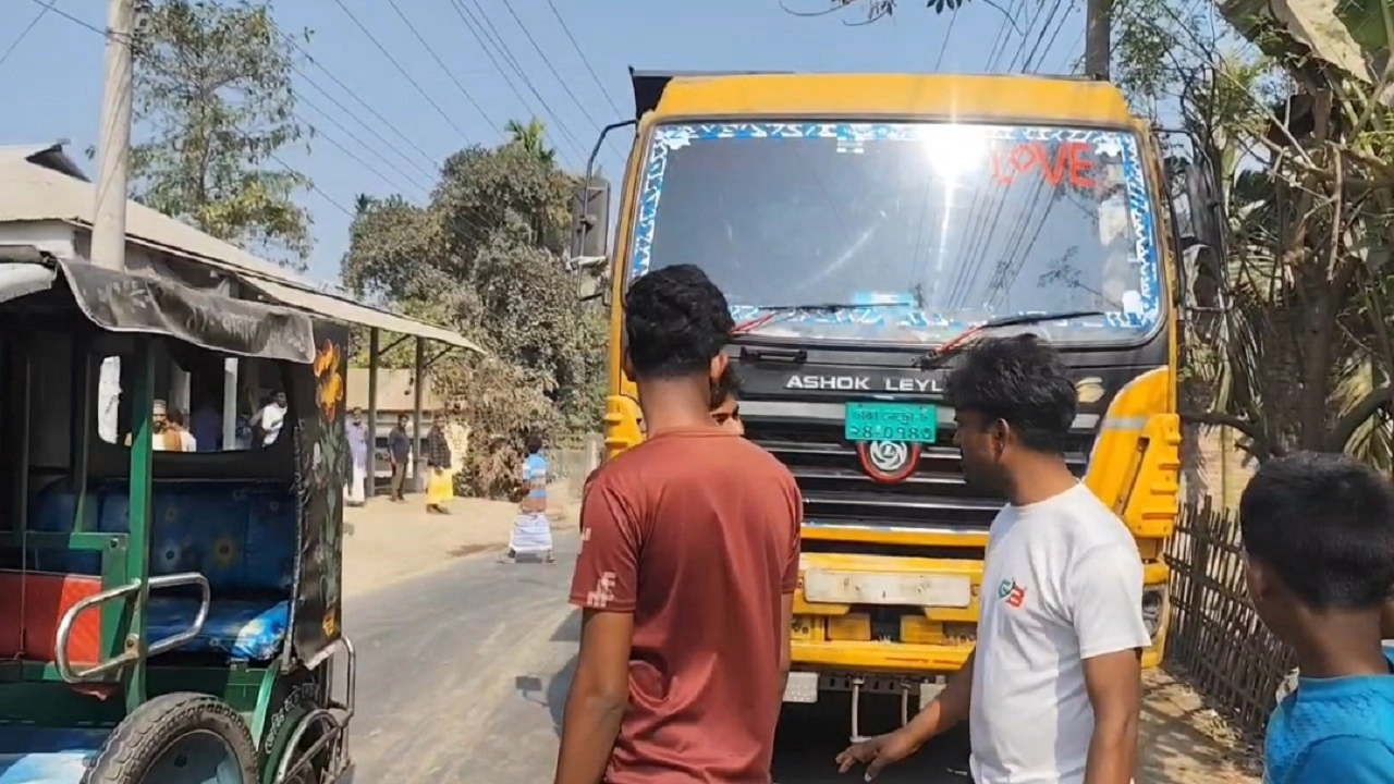 দুর্ঘটনা কবলিত ট্রাক