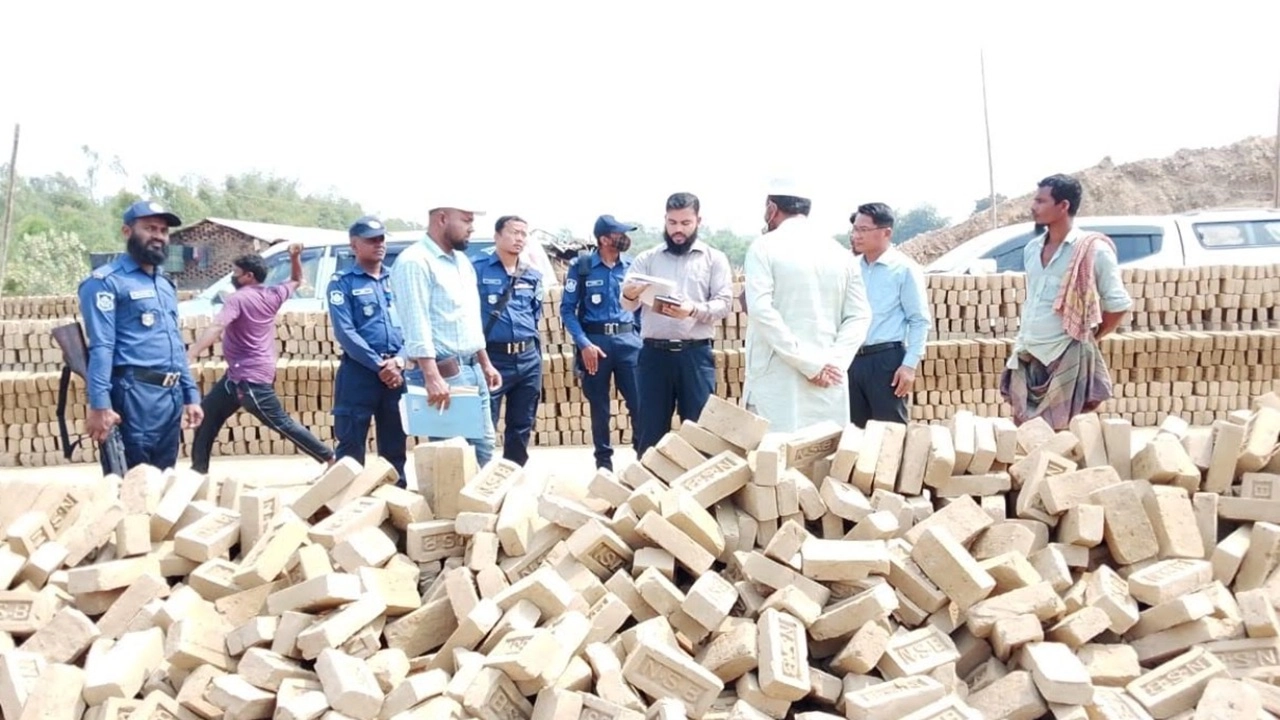 বাইশারীতে অবৈধ ইটভাটায় যৌথ অভিযানে ২ লাখ টাকা জরিমানা