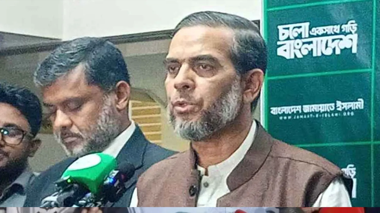 সোমবার রাতে জামায়াতের সংবাদ সম্মেলনে বক্তব্য রাখেন এহসানুল মাহবুব জুবায়ের