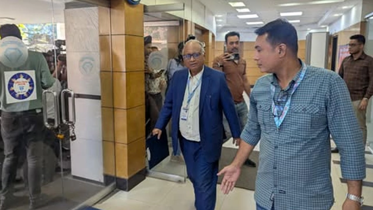 সদ্য পদত্যাগ করা দুদক চেয়ারম্যান ড. মোহাম্মদ আব্দুল মোমেন।