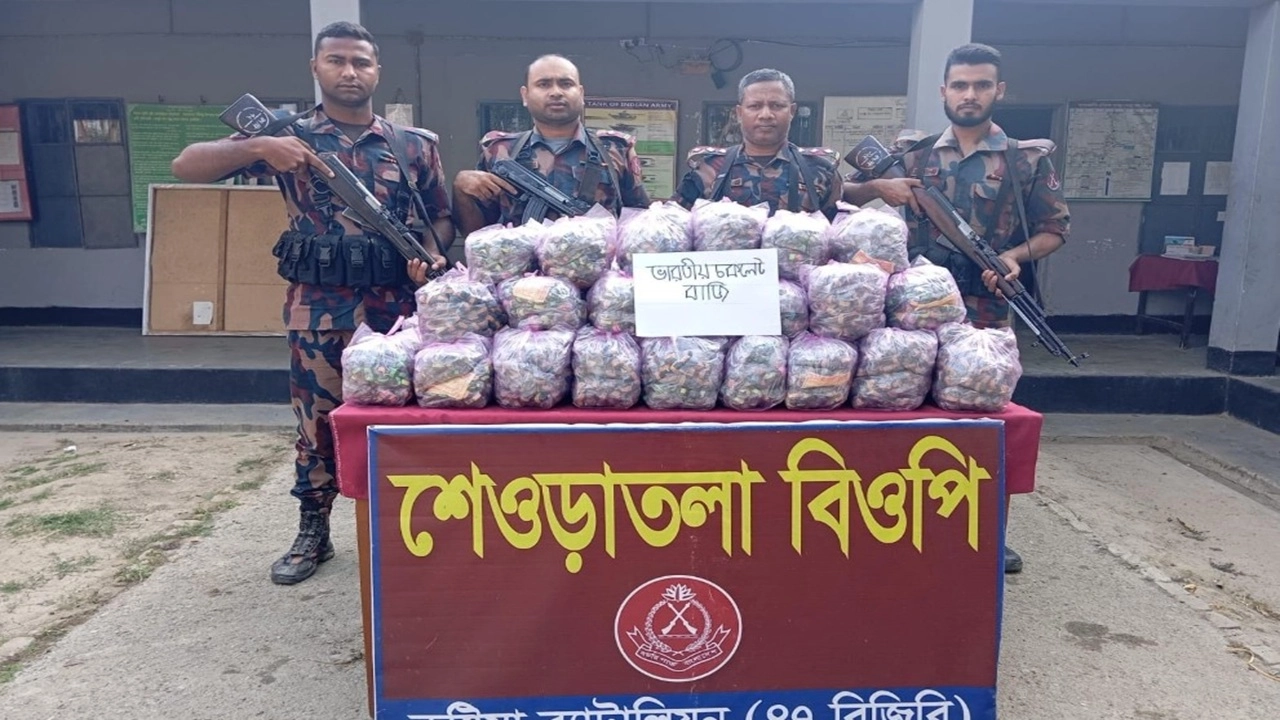 কুষ্টিয়া সীমান্তে বিপুল পরিমান ভারতীয় চকলেট বাজি উদ্ধার