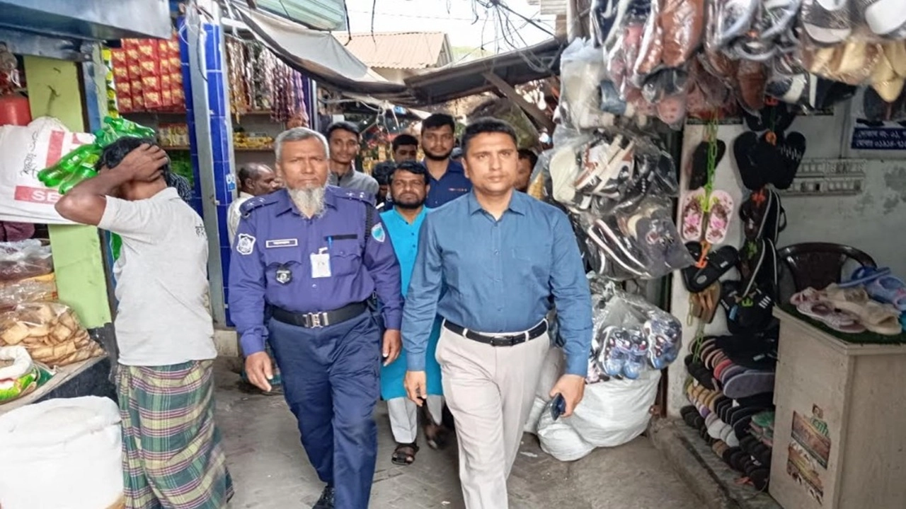 রূপদিয়া বাজারে ভোক্তা অধিকার অভিযান