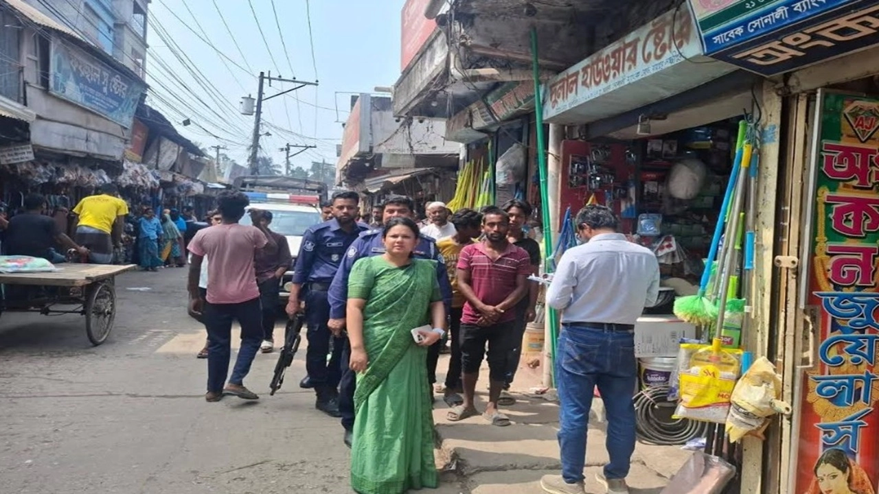 রায়পুরে মোবাইল কোর্টে জরিমানা