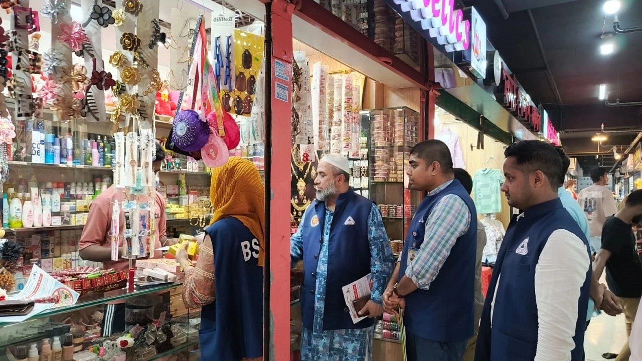 নরসিংদীতে বিএসটিআইয়ের প্রসাধনী পণ্যে সার্ভিলেন্স অভিযান