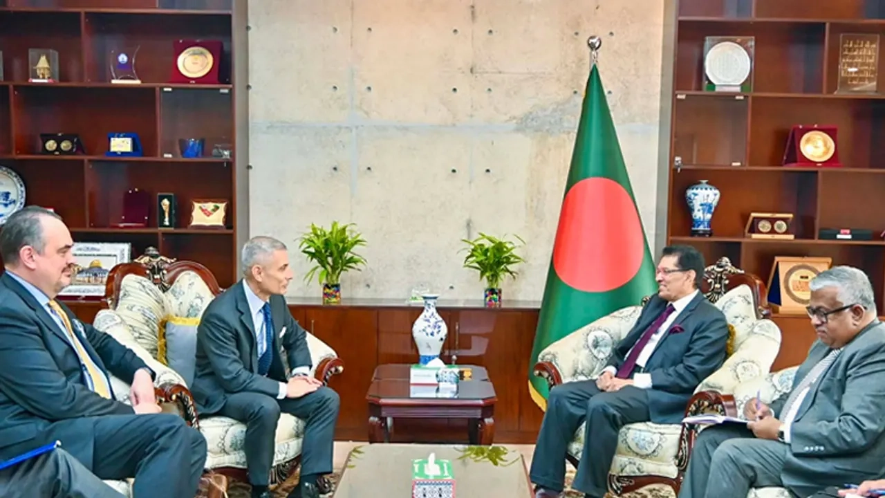 যুক্তরাষ্ট্রের দক্ষিণ ও মধ্য এশিয়াবিষয়ক সহকারী পররাষ্ট্রমন্ত্রী পল কাপুরের সঙ্গে বাংলাদেশের পরাষ্ট্রমন্ত্রীর বৈঠক