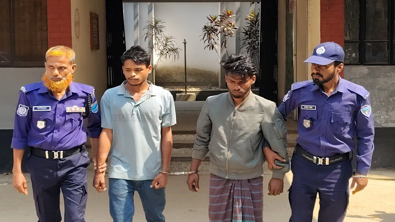 আকাশ মণ্ডল (২৯) জামাল মণ্ডল (২২)।