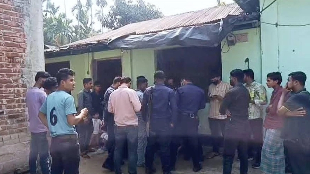 রামুতে ভাড়া বাসায় যুবকের গলাকাটা মরদেহ উদ্ধার