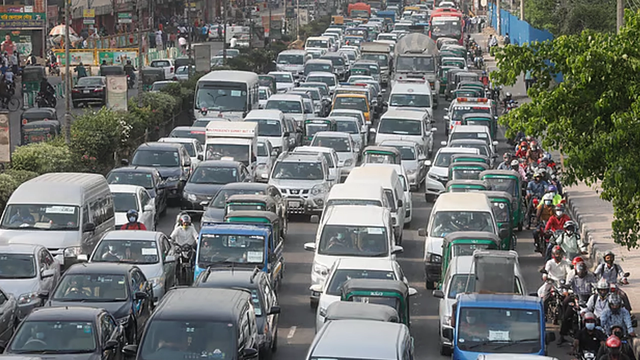 ঢাকার রাস্তায় ব্যক্তিগত যানবাহনের চাপ