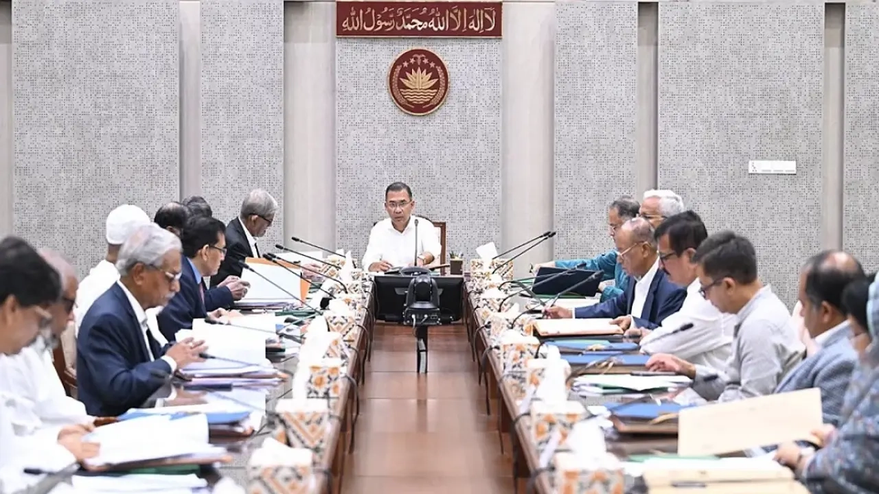 আজ বৃহস্পতিবার (৫ মার্চ) বাংলাদেশ সচিবালয়ের মন্ত্রিপরিষদ বিভাগের সম্মেলন কক্ষে এক গুরুত্বপূর্ণ বৈঠক অনুষ্ঠিত হয়