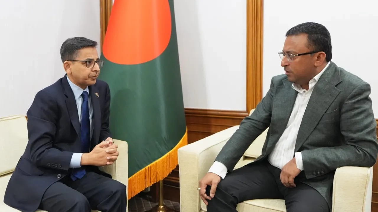 বৃহস্পতিবার (৫ মার্চ) সকালে রাজধানীর তেজগাঁওয়ে প্রধানমন্ত্রীর কার্যালয়ে এই সাক্ষাৎ অনুষ্ঠিত হয়।