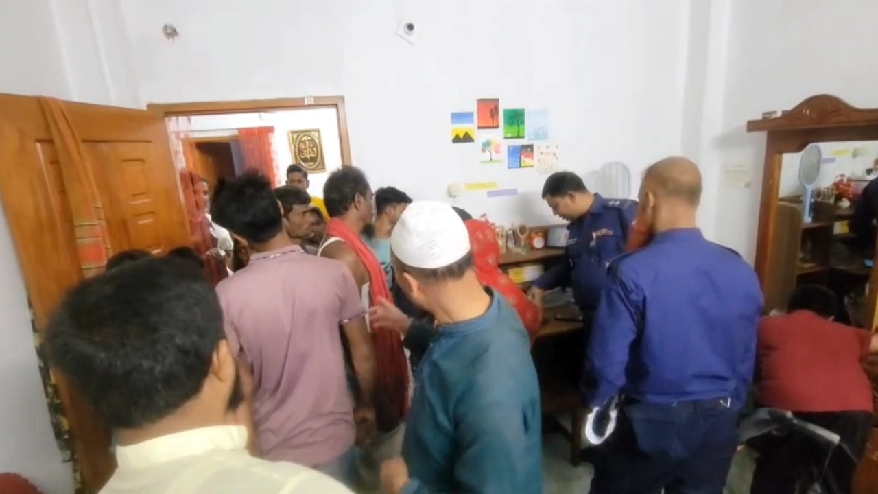 পাবনায় বসতবাড়িতে দুর্ধর্ষ চুরি