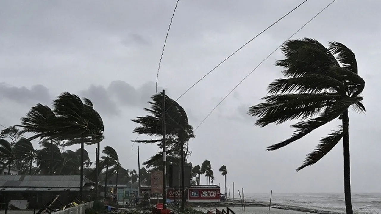 কালবৈশাখী ঝড়-ফাইল ছবি