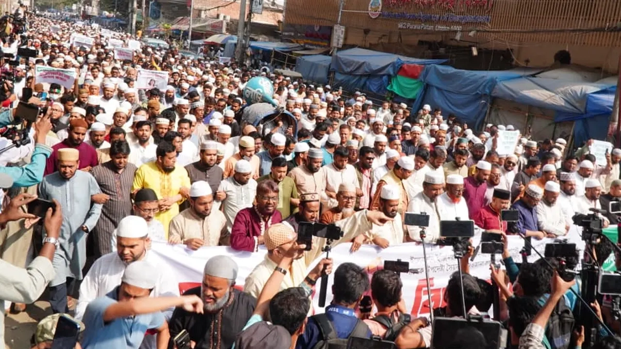 বায়তুল মোকাররমের উত্তর গেট থেকে জামায়াতের ঢাকা মহানগর উত্তর ও দক্ষিণের আয়োজনে বিক্ষোভ মিছিল শুরু হয়