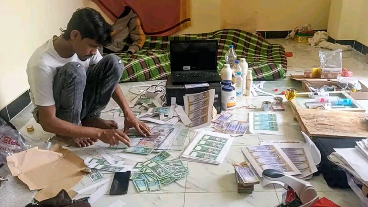 জাল টাকা তৈরির চক্র সক্রিয়
