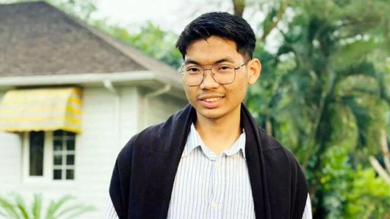 ডাকসু কার্যনির্বাহী সদস্য সর্বমিত্র চাকমা