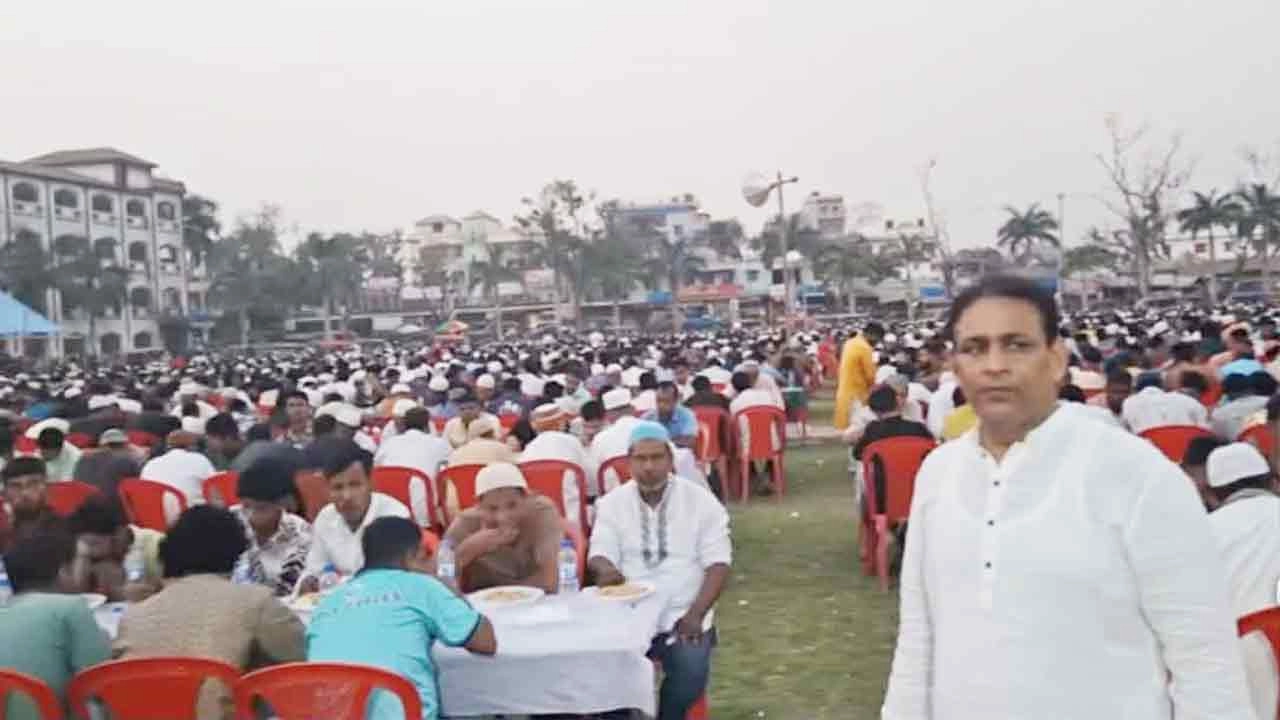 কালকিনি উপজেলা ও পৌরসভা বিএনপির আয়োজনে সৈয়দ আবুল হোসেন বিশ্ববিদ্যালয় কলেজ মাঠে ইফতার আয়োজন।