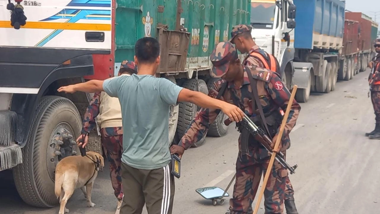 বাংলাবান্ধায় বিজিবির তল্লাশি