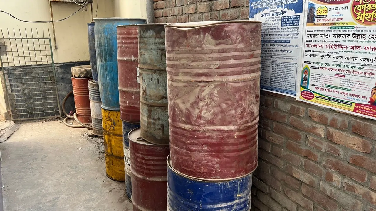 পাবনায় জামায়াত নেতা জাহাঙ্গীর আলম ওরফে আলম হাজীর অবৈধ তেলের পাম্পে অভিযান