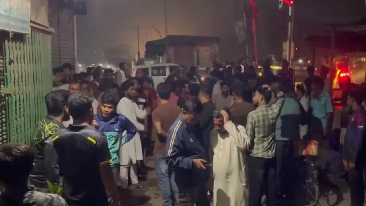 কুষ্টিয়ায় বিএনপি নেতার ব্যবসা প্রতিষ্ঠানকে লক্ষ্য করে গুলি ও ককটেল বিস্ফোরণ