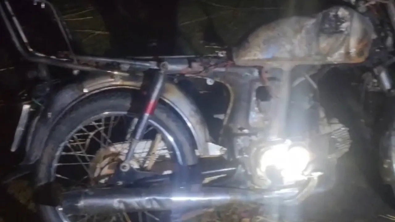 পুড়িয়ে দেওয়া মোটরসাইকেল