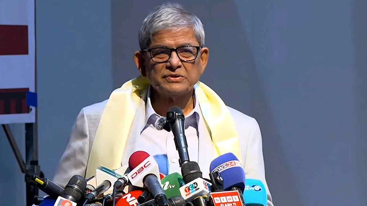 বক্তব্য রাখেন  স্থানীয় সরকার মন্ত্রী ও বিএনপি মহাসচিব মির্জা ফখরুল ইসলাম আলমগীর