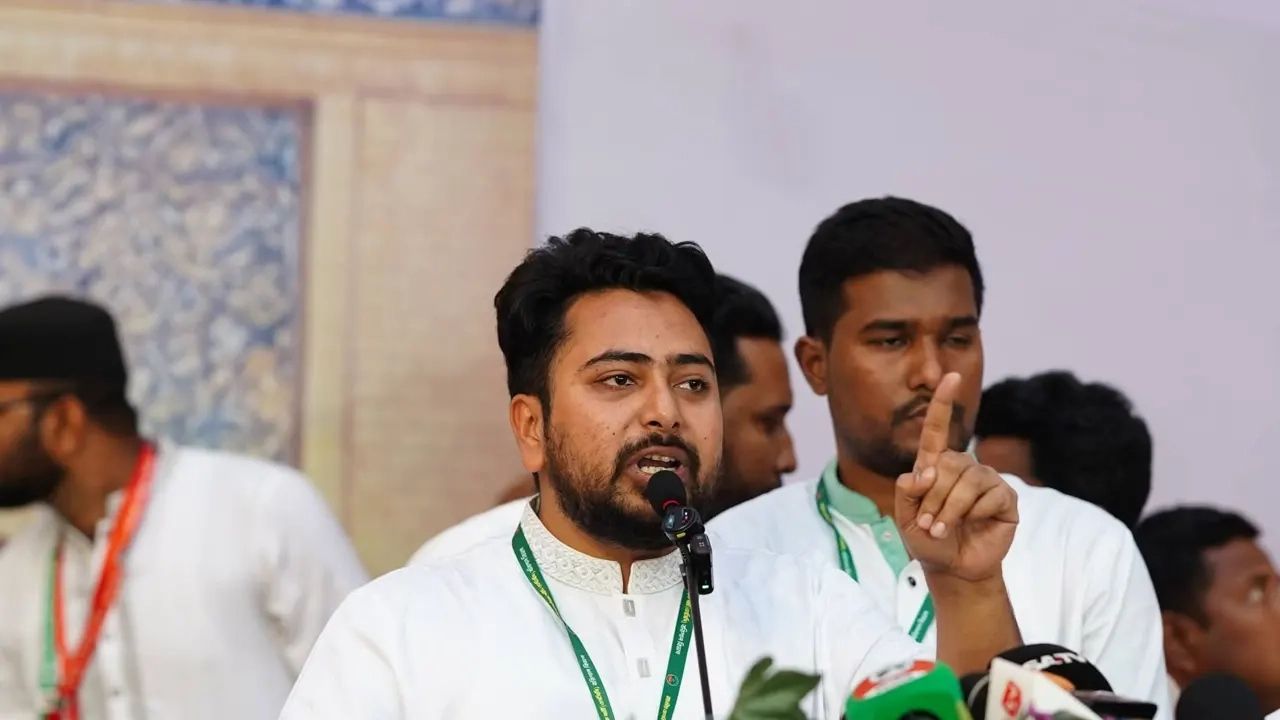 চাঁদাবাজকে চাঁদাবাজ বলাও কঠিন হয়ে পড়েছে: নাহিদ ইসলাম